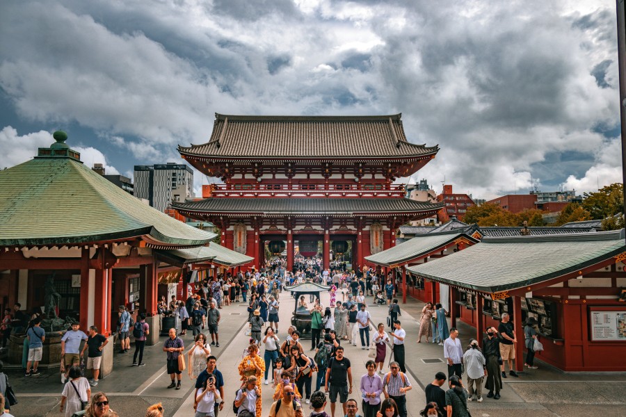 Solo traveler in Japan Senso-ji Temple Tokyo